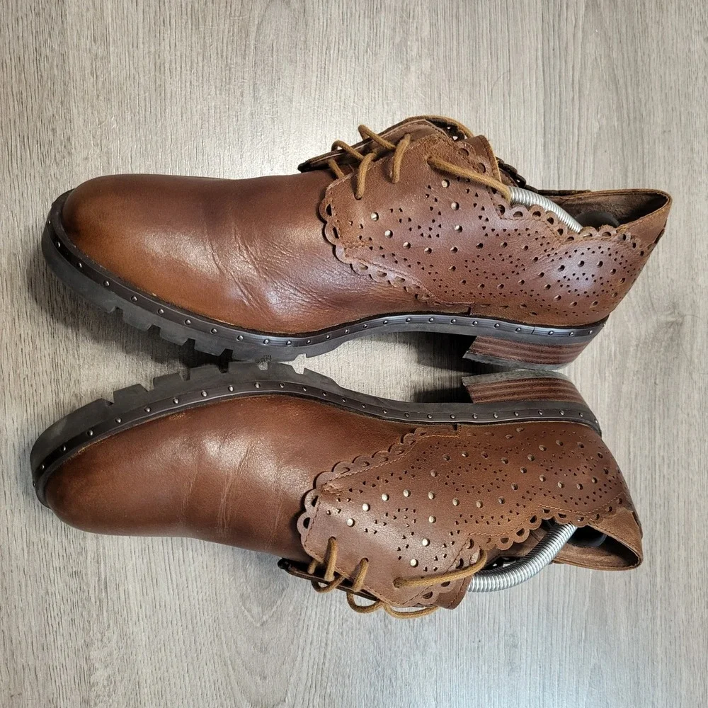 Sundance Brown Leather Scalloped Oxford Lug Sole Studded Shoes EU size 41 US 10